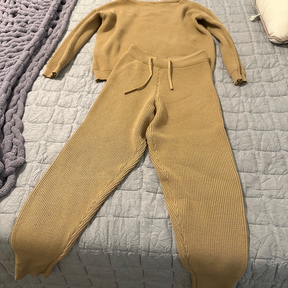 Women’s sweater pant set